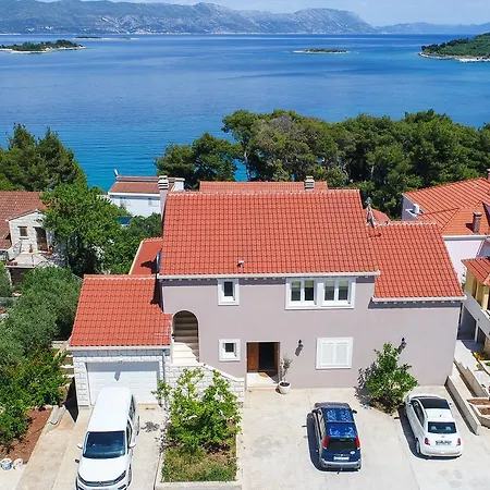 House Fidulic - The Lavender Lumbarda