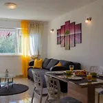 Apartament House Fidulic - The Lavender *