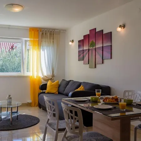 Apartment House Fidulic - The Lavender *